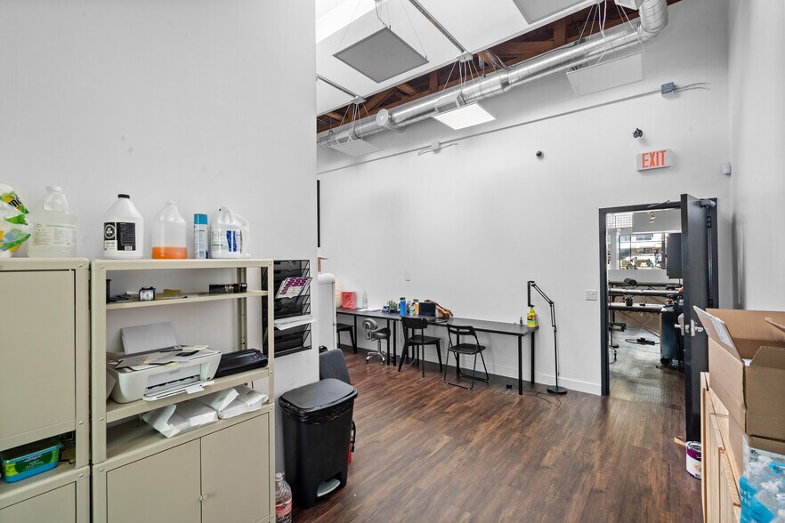 More Photos Of 2144-2146 Colorado Blvd, Los Angeles Restaurant For Lease