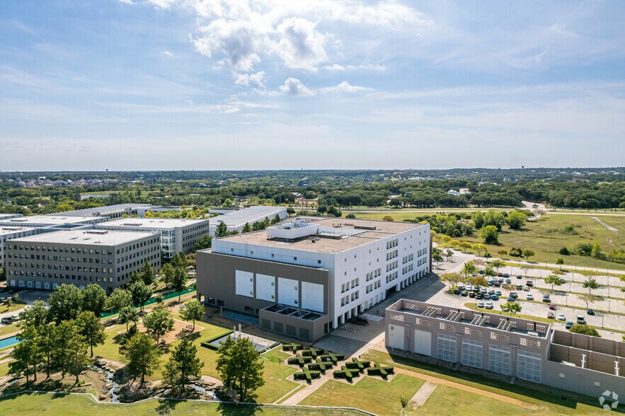 More Photos Of 1500 Solana Blvd, Westlake Unknown For Lease