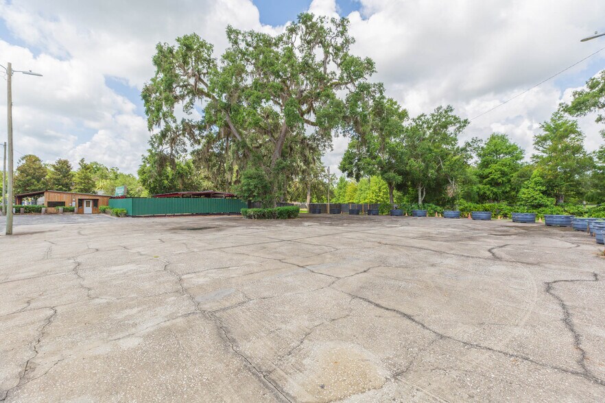 More Photos Of 13815 21st St, Dade City Auto Dealership For Sale