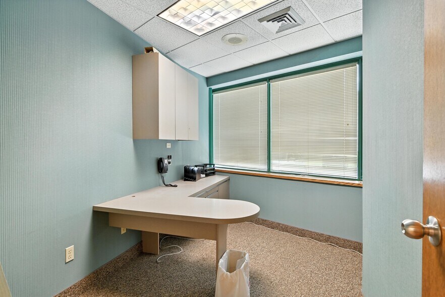 More Photos Of 3 Northwestern Dr, Bloomfield Medical For Lease