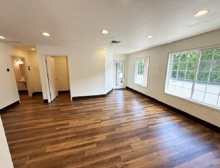 More Photos Of 4350-4356 Commercial St SE, Salem Office For Lease