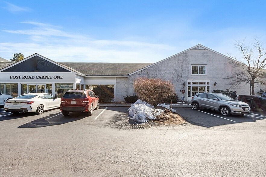 More Photos Of 141 Great Rd, Acton Storefront For Lease