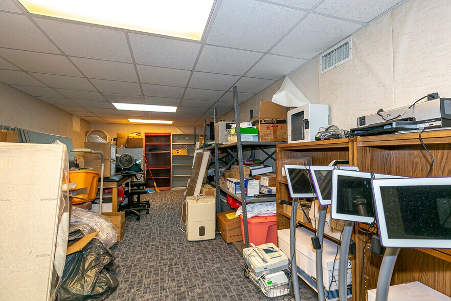 More Photos Of 986-990 Sunrise Hwy, Babylon Medical For Sale