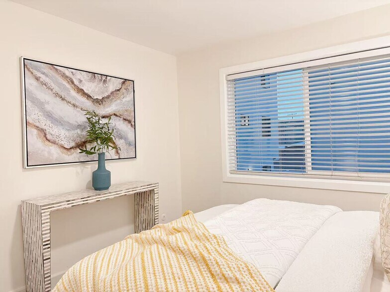 More Photos Of 1252 W 37th St, Los Angeles Apartments For Sale