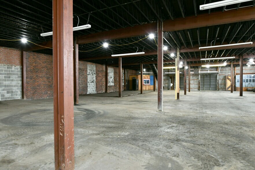 More Photos Of 944 W Rayen Ave, Youngstown Industrial For Sale