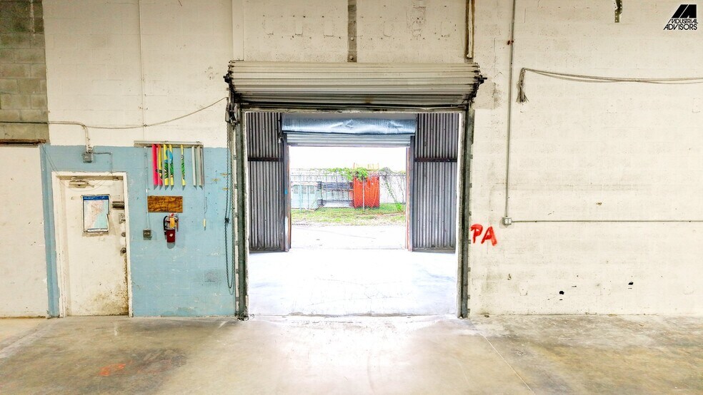 More Photos Of 16350 NW 48th Ave, Miami Warehouse For Lease