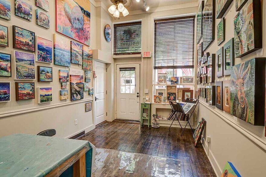 More Photos Of 107 E Main St, Jonesborough Storefront For Sale