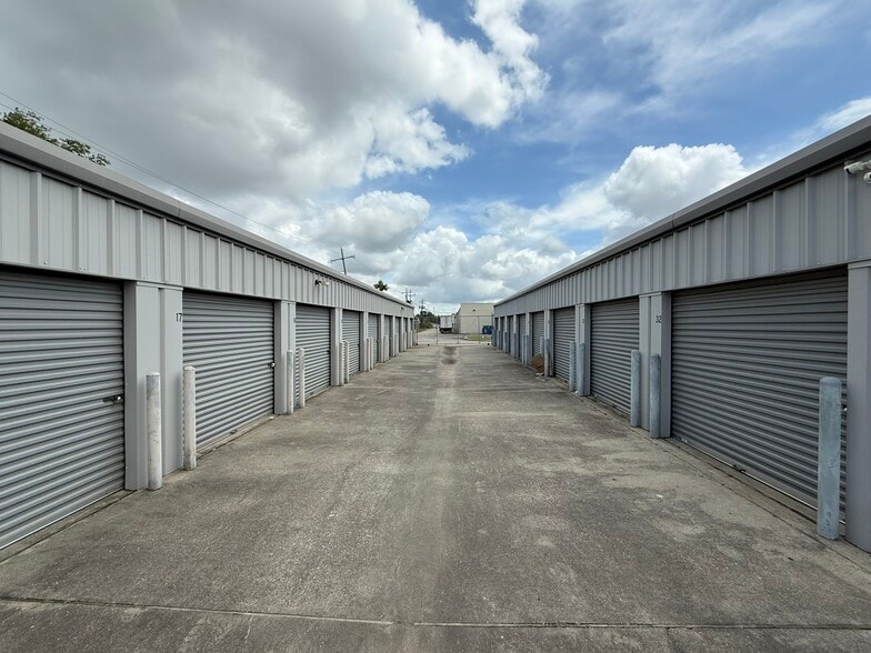 More Photos Of 1420 S 21st St, Nederland Specialty For Sale