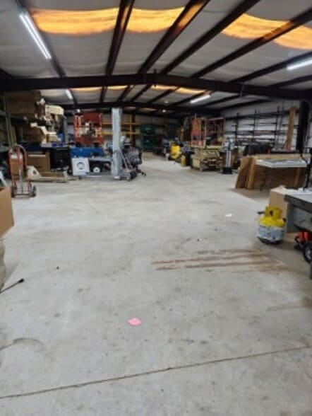 More Photos Of 111 Rosemary Ln, Laurens Warehouse For Lease