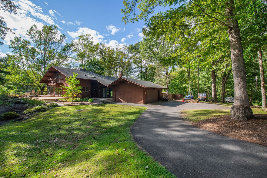 More Photos Of 40 Brighton Rd, Andover Specialty For Sale