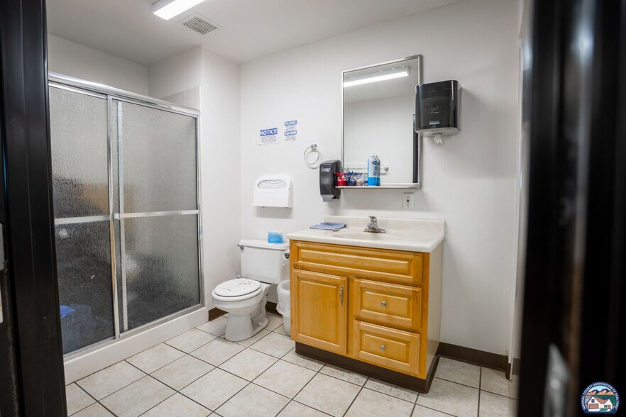 More Photos Of 1103 Industry Way, El Centro Warehouse For Sale