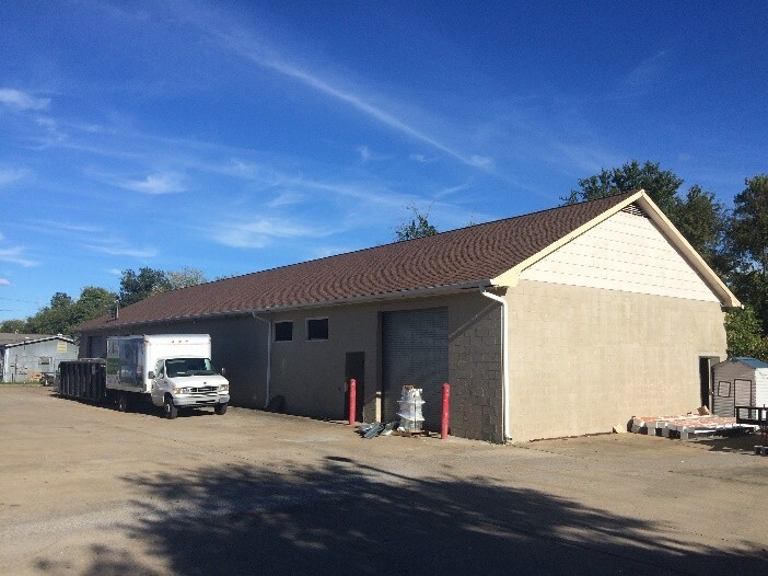 More Photos Of 126-128 Volunteer Dr, Hendersonville Unknown For Lease