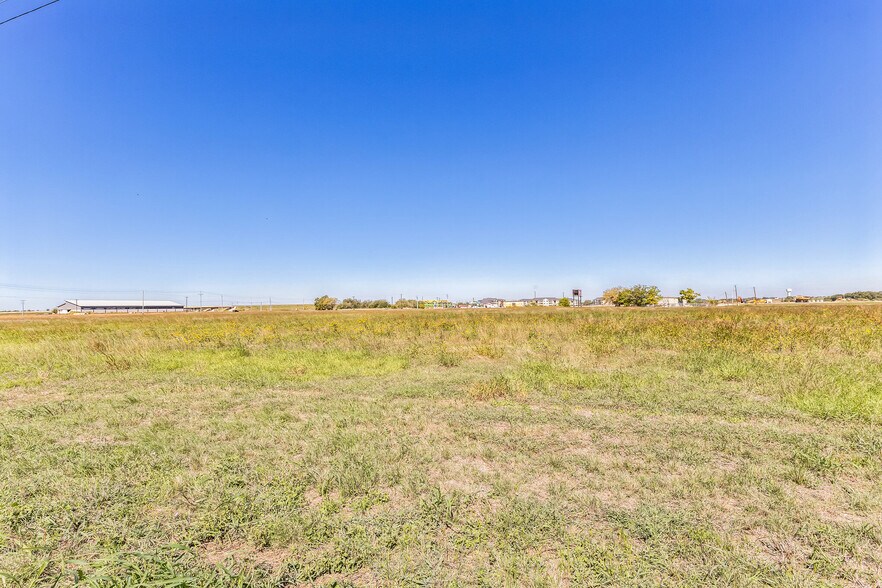 More Photos Of 2100 San Antonio Street, Lockhart Land For Sale