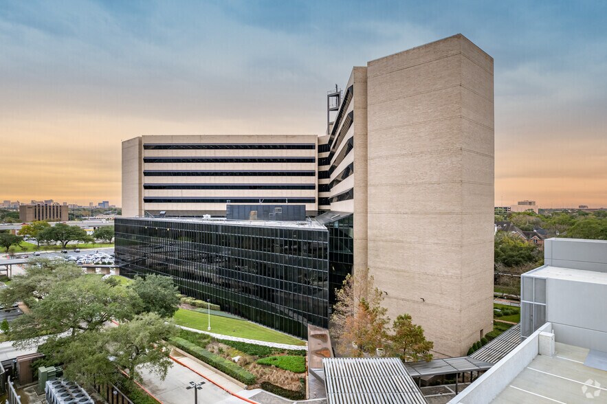 More Photos Of 4800 Fournace Pl, Bellaire Office For Lease