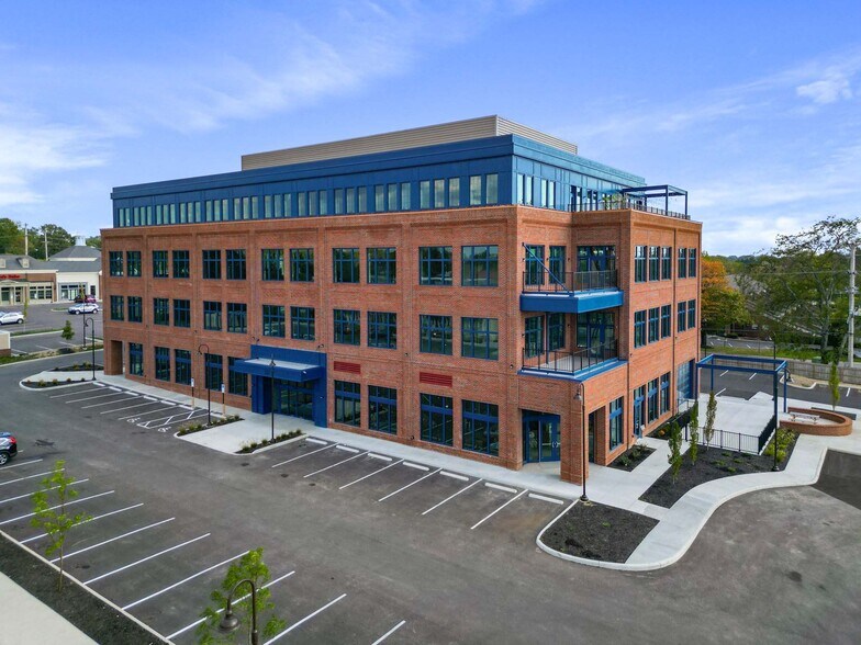 More Photos Of 7007 N High St, Worthington Unknown For Lease