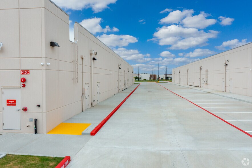 More Photos Of 23015 Colonial Pky, Katy Storefront Retail Office For Lease