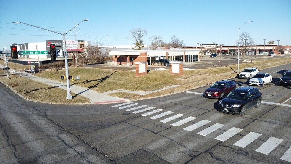 More Photos Of 3800 100th St, Urbandale Bank For Sale
