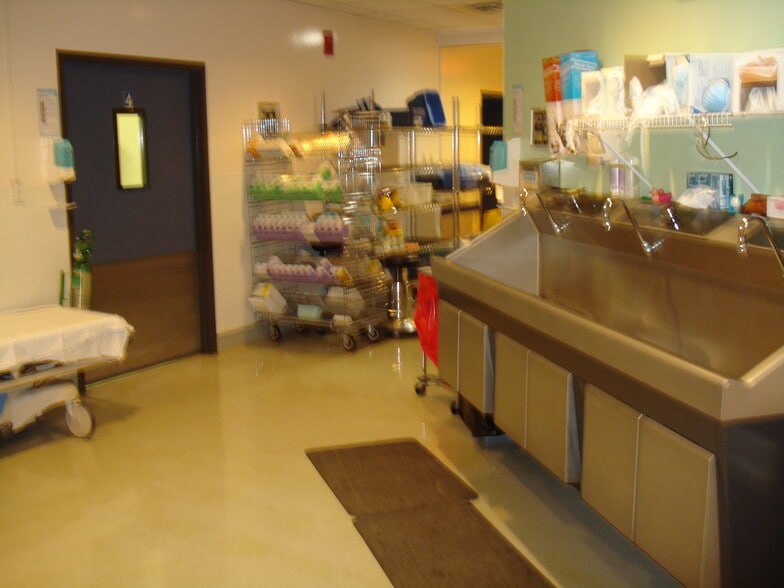 More Photos Of 604 W Warner Rd, Chandler Medical For Sale