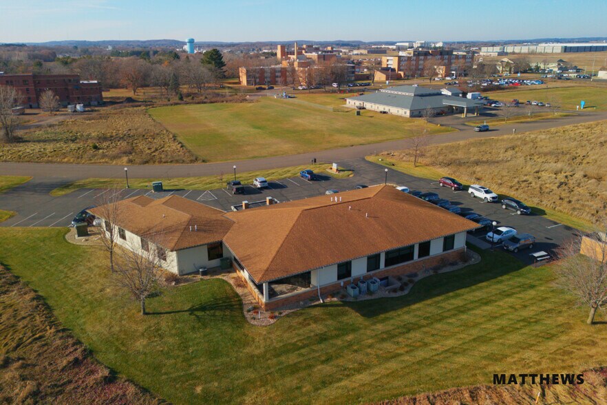 More Photos Of 583 Lakeland Dr, Chippewa Falls Medical For Sale