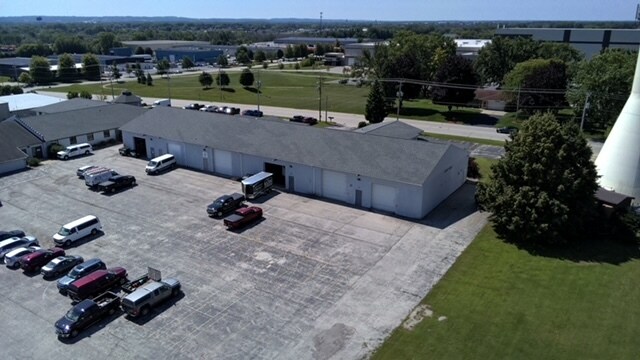 More Photos Of 1050 Glory Rd, Green Bay Flex For Lease