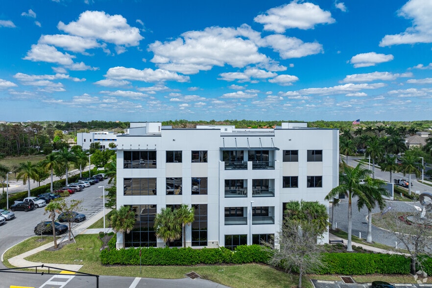 More Photos Of 3555 Kraft Rd, Naples Office For Lease