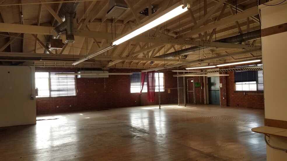 More Photos Of 1133 Mission St, South Pasadena Showroom For Lease