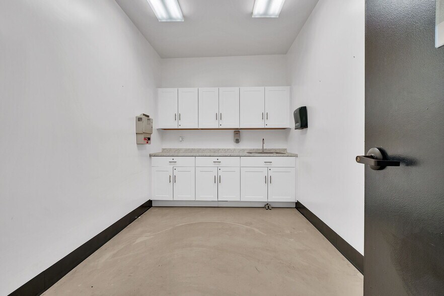 More Photos Of 550 N Golden Circle Dr, Santa Ana Office For Lease