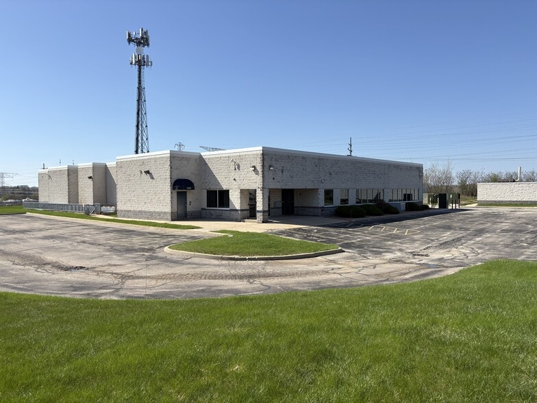 Primary Photo Of 5825 N 99th St, Milwaukee Office For Lease