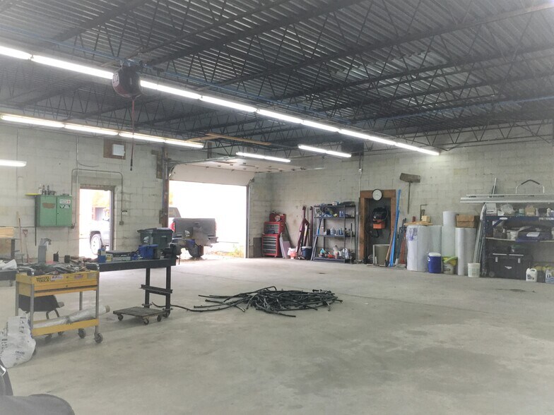 More Photos Of 25 Gramar Ave, Prospect Warehouse For Lease