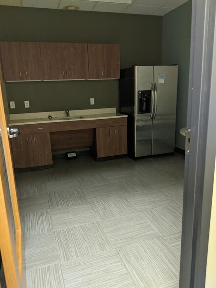 More Photos Of 94 New Karner Rd, Albany Office For Lease