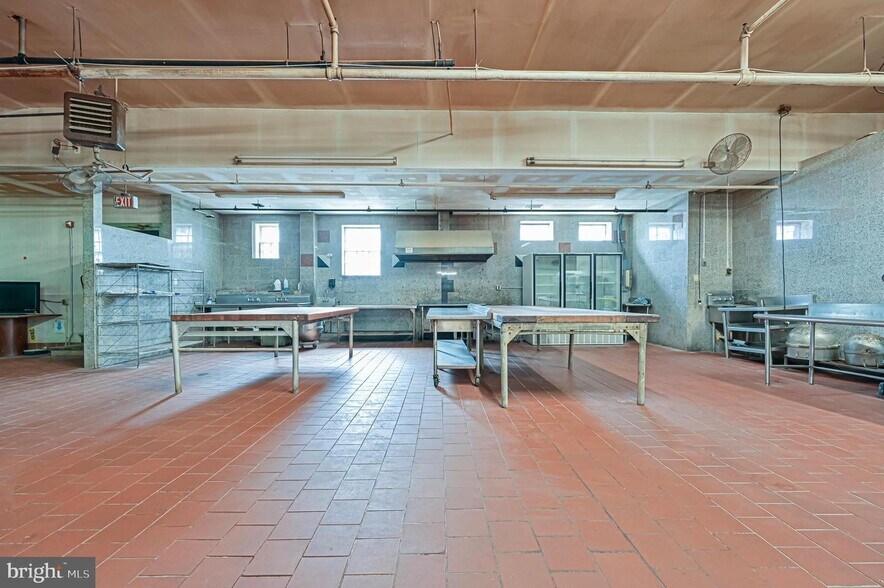 More Photos Of 13 N East Blvd, Vineland Flex For Lease