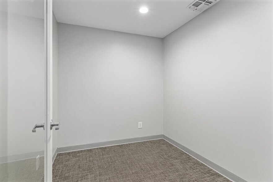 More Photos Of 7604 Baker Blvd, Richland Hills Freestanding For Lease