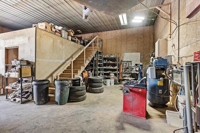 More Photos Of 401 N 5th St, Custer Industrial For Sale