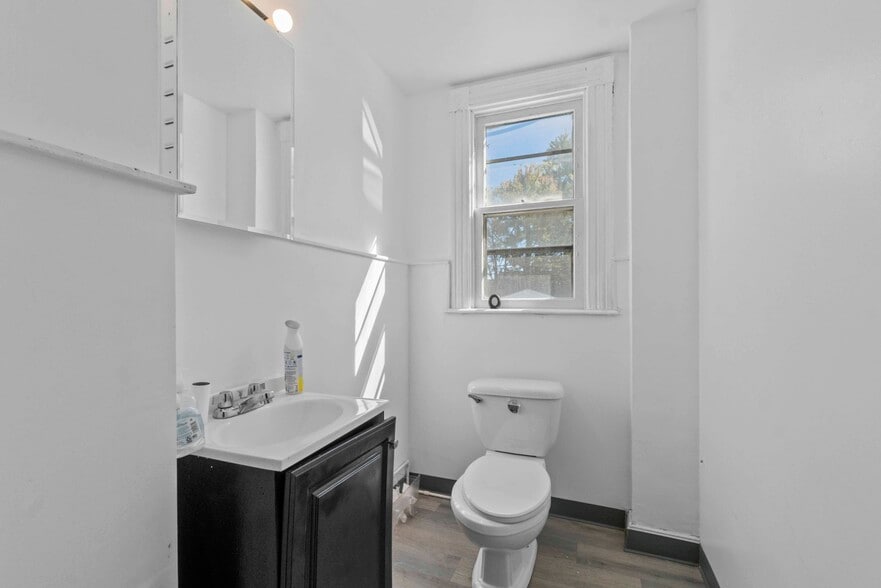 More Photos Of 5447 Belair Rd, Baltimore Storefront Retail Office For Sale