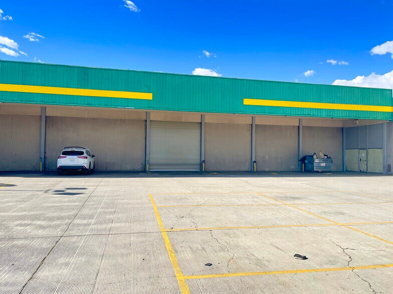 More Photos Of 877 S Azusa Ave, Azusa Freestanding For Lease