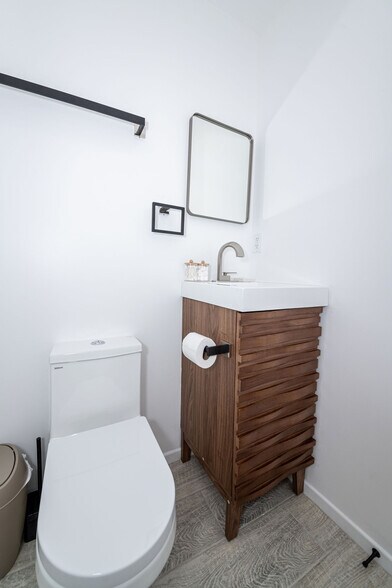 More Photos Of 11315 Tiara St, North Hollywood Apartments For Sale