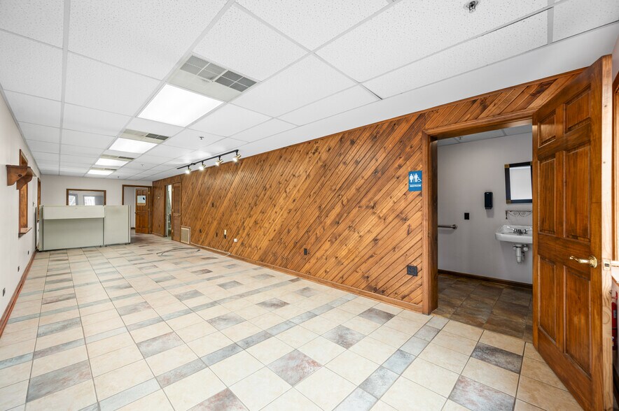 More Photos Of 1441 Central Ave, Columbus Auto Repair For Lease