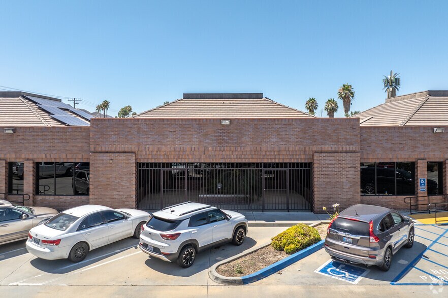 More Photos Of 901 S State St, Hemet Office For Lease
