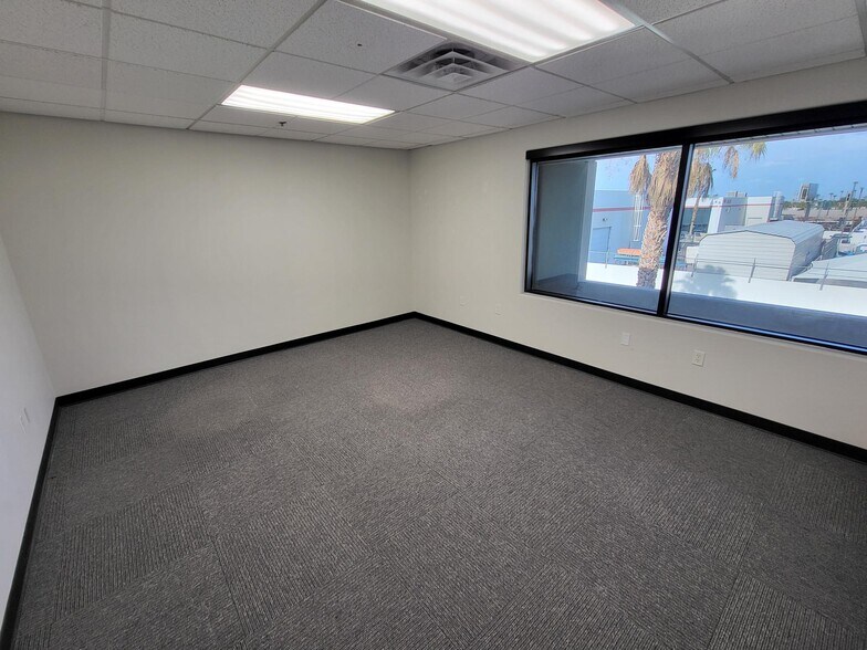 More Photos Of 3326 Ponderosa Way, Las Vegas Warehouse For Lease