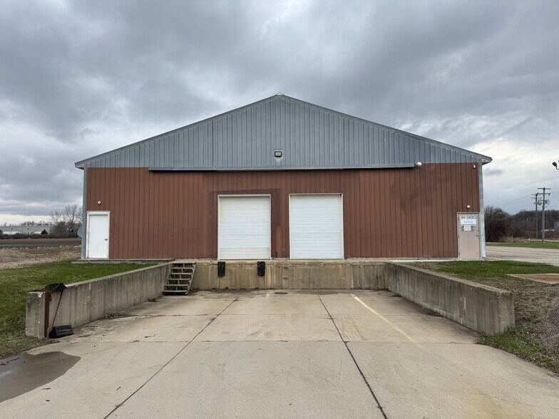 More Photos Of 16410 Grove Rd, Lansing Warehouse For Lease