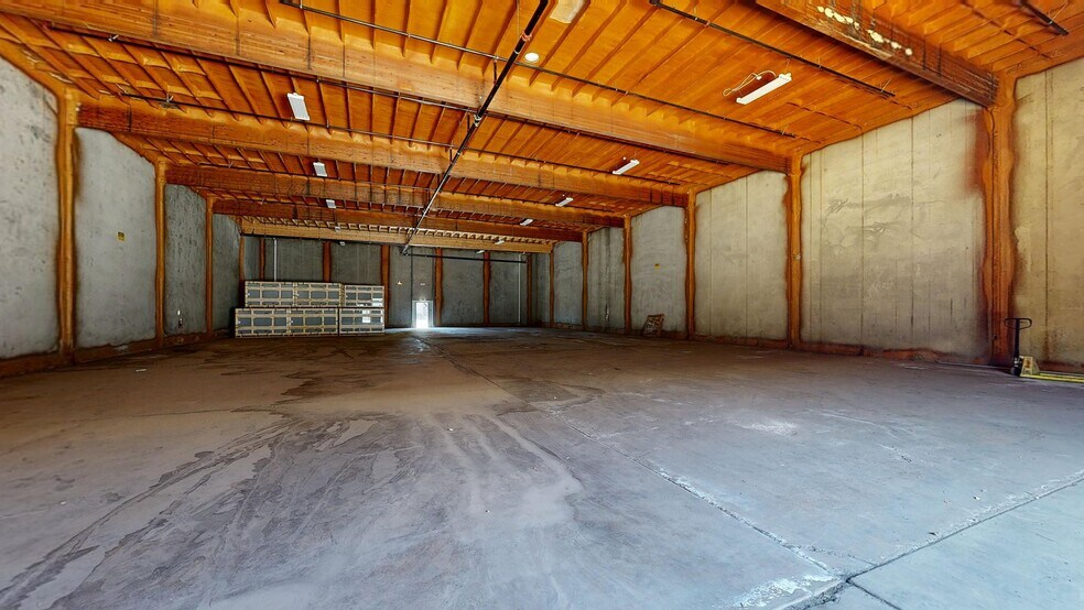 More Photos Of 430 W Ventura St, Dinuba Warehouse For Lease