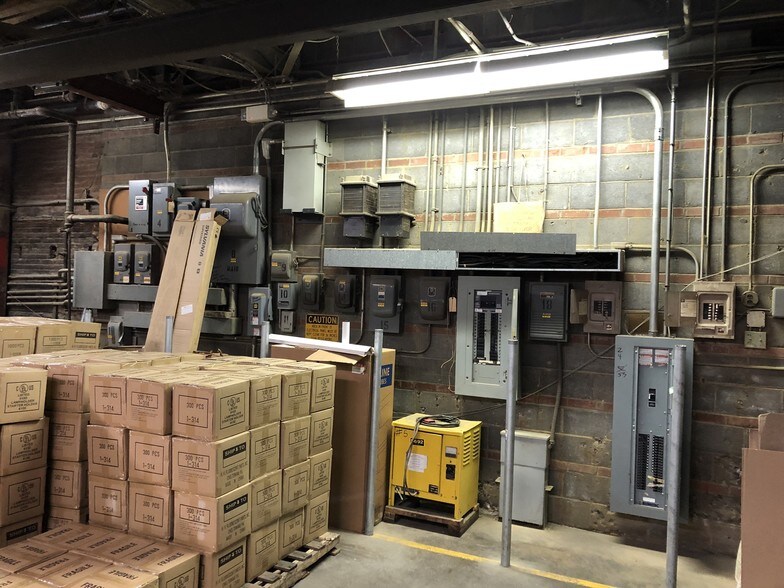 More Photos Of 100 Beecher Ave, Cheltenham Warehouse For Lease