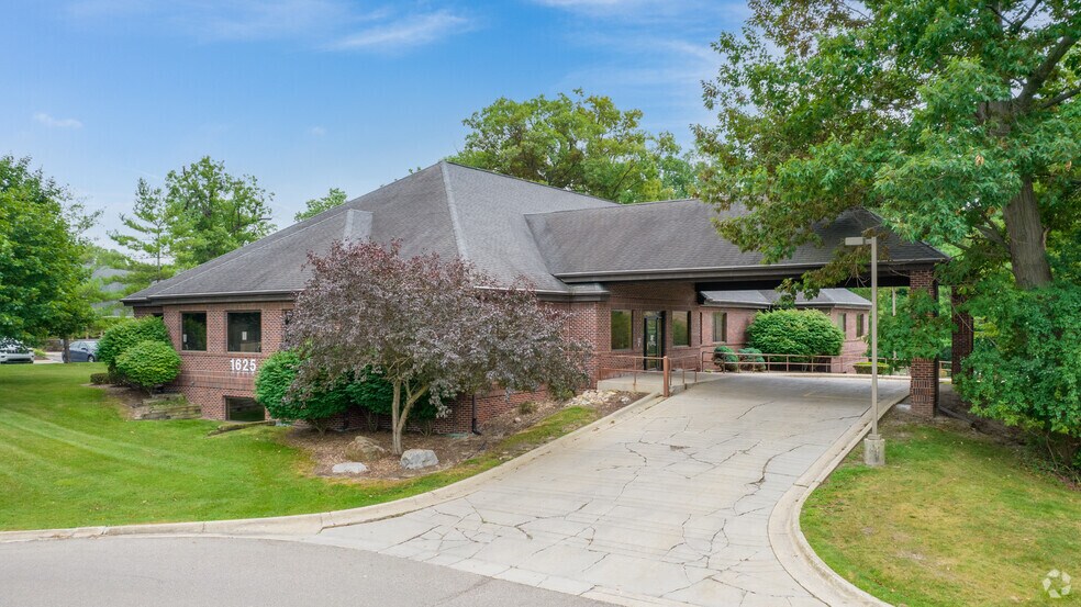 More Photos Of 1625 Ramblewood Dr, East Lansing Medical For Sale