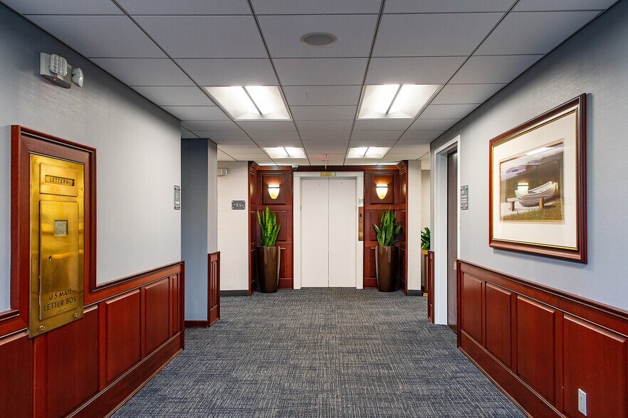 More Photos Of 400 W Main St, Babylon Medical For Lease