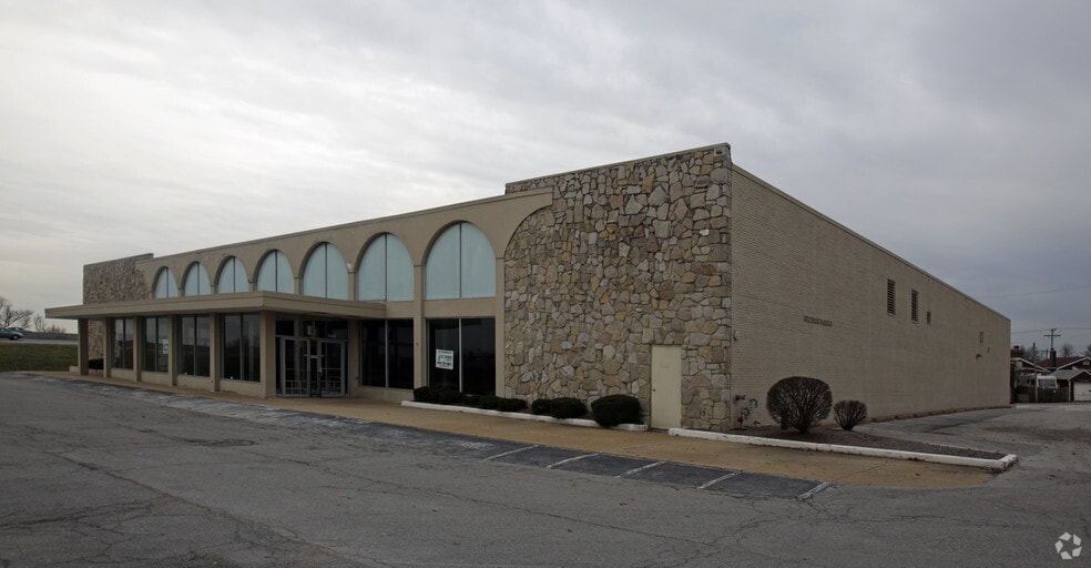 More Photos Of 4330 S Broadway, Saint Louis Freestanding For Sale
