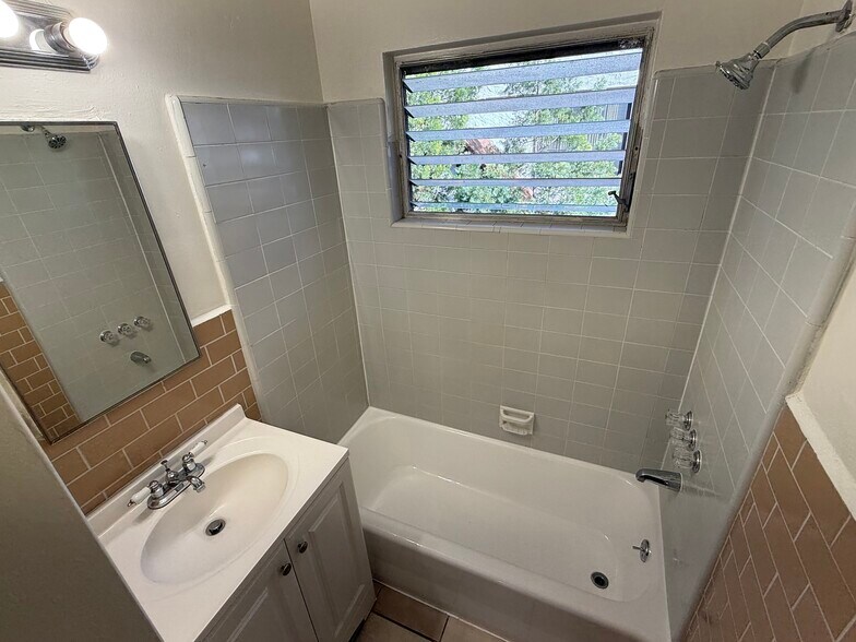 More Photos Of 5440 Harold Way, Los Angeles Apartments For Sale