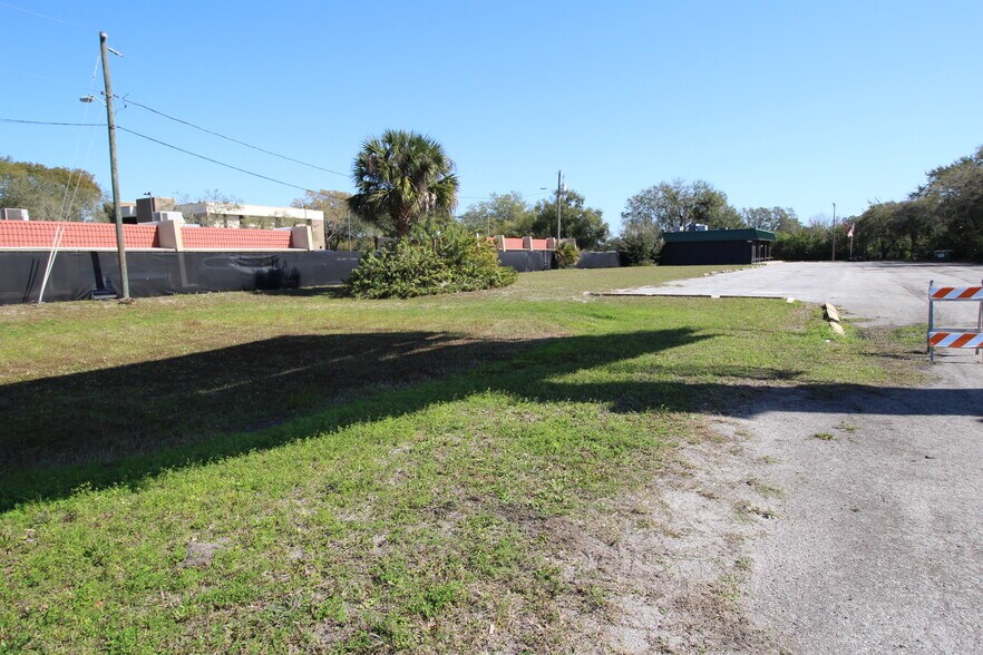 Primary Photo Of 2312 US Highway 19, Holiday Office For Sale