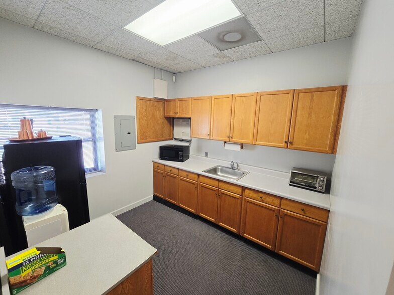 More Photos Of 4985 Palm Ave, Winter Park Light Manufacturing For Sale