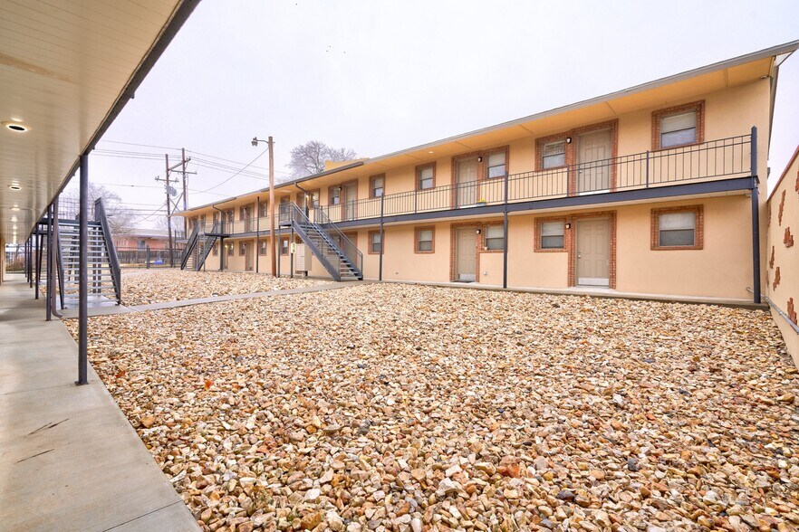 More Photos Of 1207 W Gore Blvd, Lawton Apartments For Sale