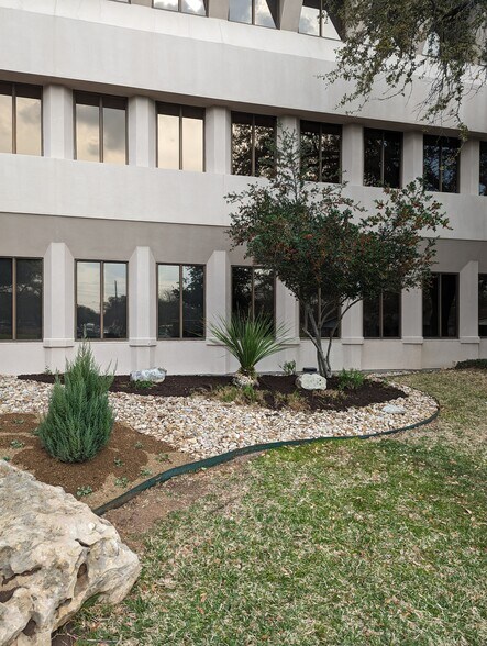 More Photos Of 2222 Western Trails Blvd, Austin Loft Creative Space For Lease